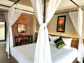Royal Palace Suites Hotel by Caerus