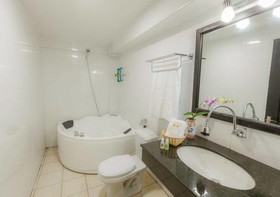Seventh Heaven Hotel & High Bar