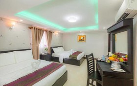 Seventh Heaven Hotel & High Bar