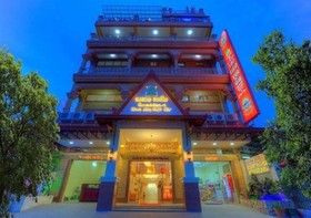 Seventh Heaven Hotel & High Bar