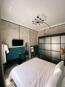 Sundays Cafe & Hotel