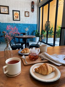 Sundays Cafe & Hotel
