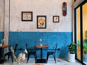 Sundays Cafe & Hotel