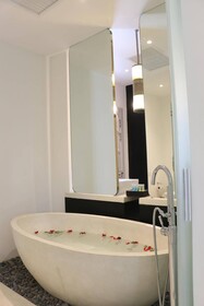 Hengly Mohasambath Hotel & Spa