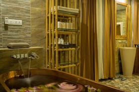 Les Bambous Luxury Hotel