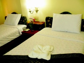 Les Parigots Guesthouse & Restaurant