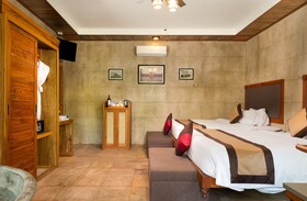 Model Temple Resort & Spa
