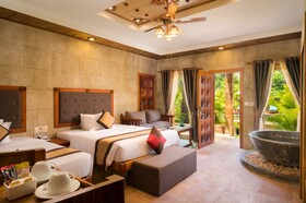Model Temple Resort & Spa