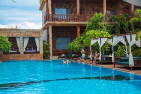 Model Temple Resort & Spa