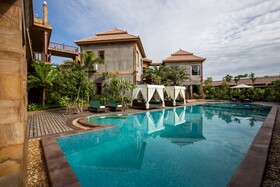 Model Temple Resort & Spa