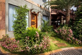 Model Temple Resort & Spa