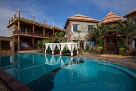 Model Temple Resort & Spa