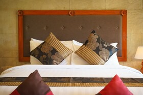 Model Temple Resort & Spa