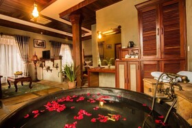 Model Temple Resort & Spa