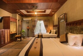 Model Temple Resort & Spa
