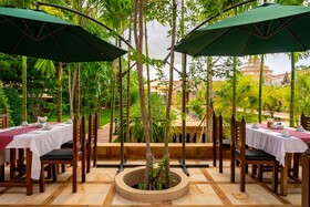 Model Temple Resort & Spa