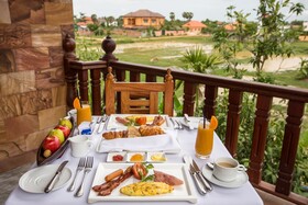 Model Temple Resort & Spa