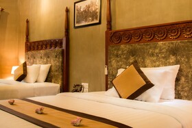 Model Temple Resort & Spa