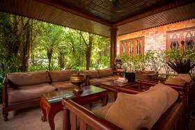 Model Temple Resort & Spa