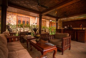 Model Temple Resort & Spa