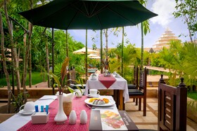 Model Temple Resort & Spa
