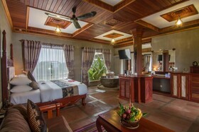 Model Temple Resort & Spa