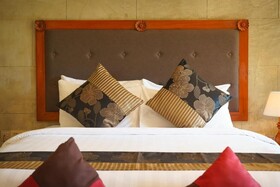 Model Temple Resort & Spa