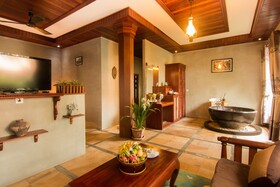 Model Temple Resort & Spa