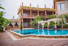 Model Temple Resort & Spa