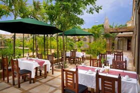 Model Temple Resort & Spa