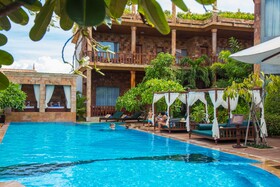 Model Temple Resort & Spa