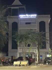 Nicos Hotel And Sky Bar