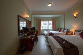 Parklane Hotel