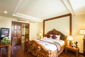 Royal Empire Hotel