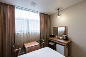 Elin Hotel