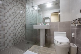 Elin Hotel
