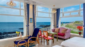 Hotel White House