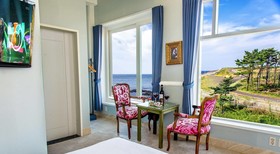 Hotel White House