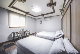 I Zone Hotel