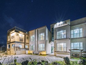 Jeju Timbeohouse Pension