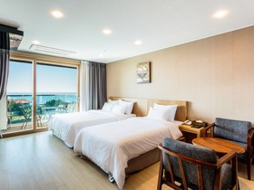 Rich Hotel