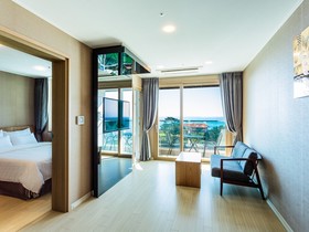 Rich Hotel