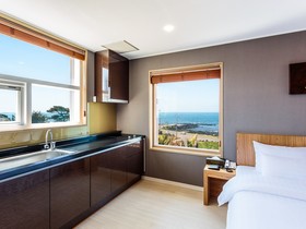 Rich Hotel