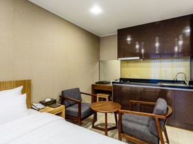 Rich Hotel