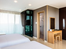 Rich Hotel