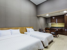 Rich Hotel