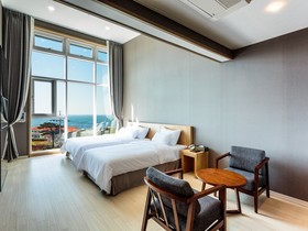 Rich Hotel