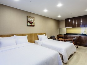 Rich Hotel