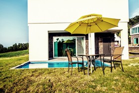 Pool & Villa Sorang