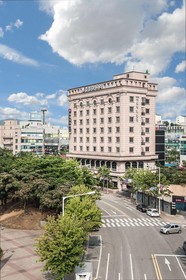 Aura Hotel